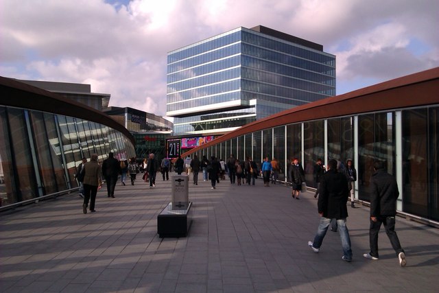 Footbridge between Stratford Centre and... © Danny P ...