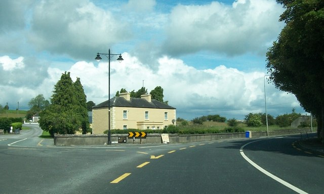 Bend in the N5 at the northwestern end of Ballanagare village