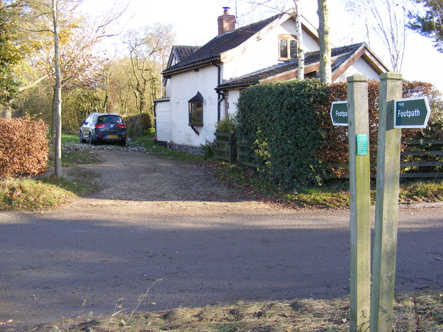 Footpath to Vicarage Road & entrance to Dower Cottage