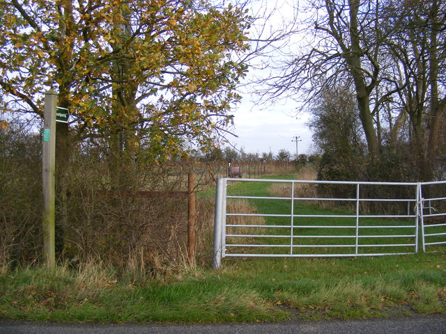 Footpath to the B1117 Station Road