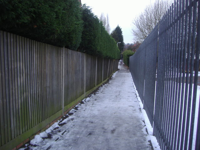 Public footpath from Northwood Way to Addison Way
