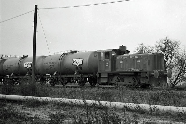 Mobil shunter and train on Corringham... © Robin Webster cc-by-sa/2.0 ...