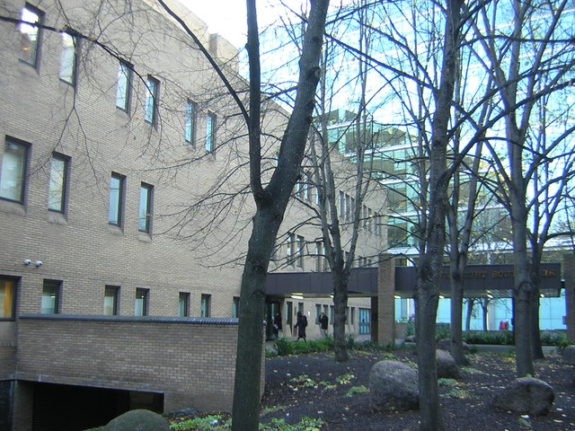 Southwark Crown Court, entrance