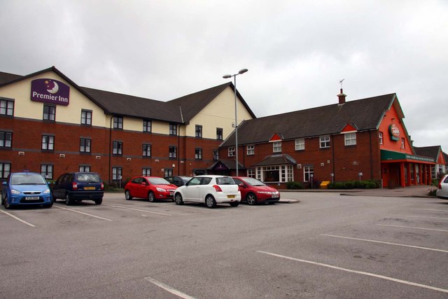 The Premier Inn and Taybarn in... © Steve Daniels cc-by-sa/2.0 ...