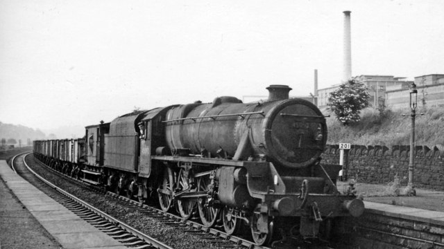 Up empties passing Calverley & Rodley... © Ben Brooksbank cc-by-sa/2.0 ...