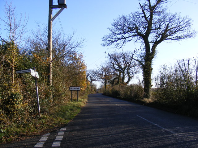 The B1118 entering Brundish