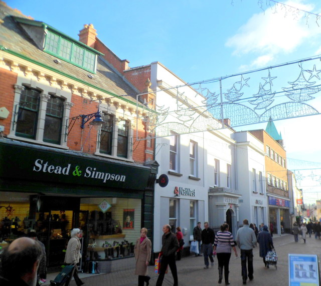 Early December in High Street,... © Jaggery cc-by-sa/2.0 :: Geograph ...