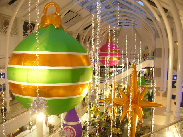 Christmas Decorations, Woking © Colin Smith ccbysa/2.0  Geograph