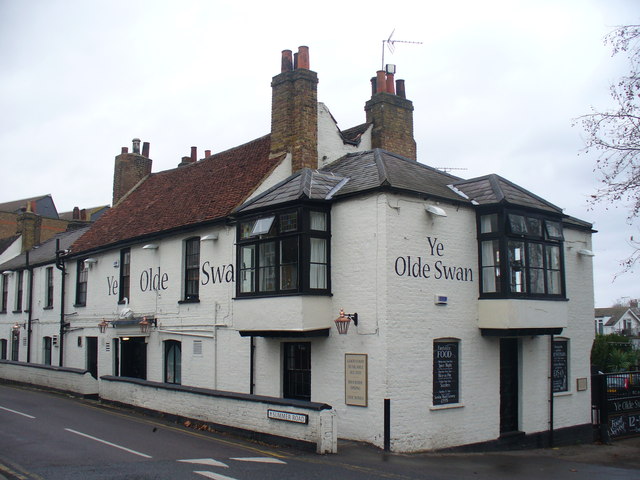 Ye Olde Swan, Thames Ditton © Colin Smith :: Geograph Britain and Ireland