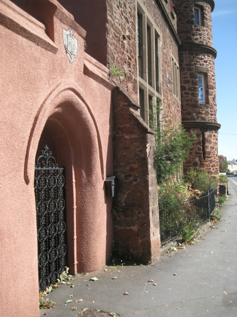 Gated archway, Ringmore Towers