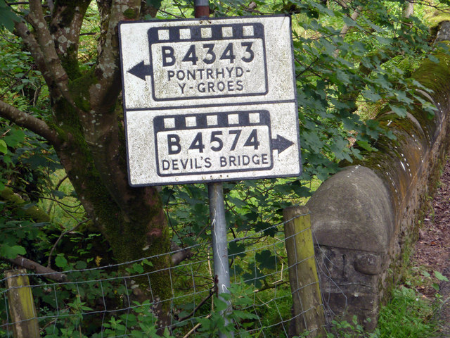 Close-up of pre-Worboys road sign on the road between Cwmystwyth and Pont-Rhyd-y-groes