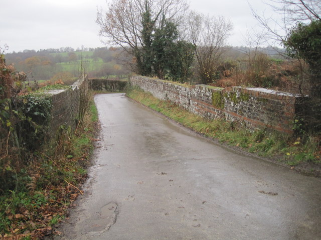 Bridge over railway at Scrag Oak