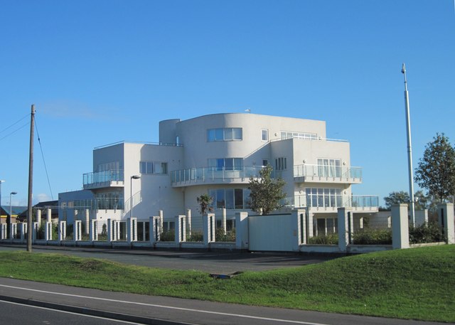 Art Deco style modern house, West... © Alan Cooper :: Geograph Britain