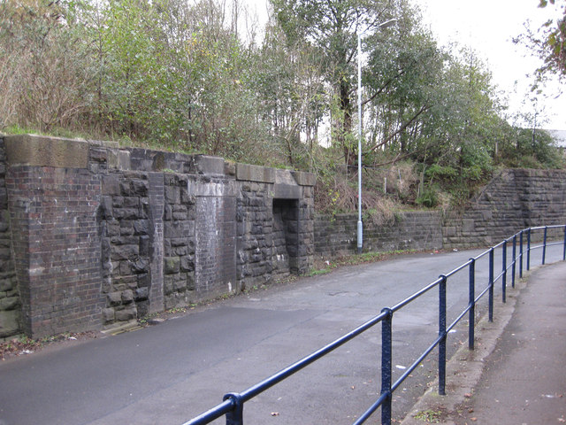 Wern Terrace viaduct remains © vectorkraft cc-by-sa/2.0 :: Geograph ...