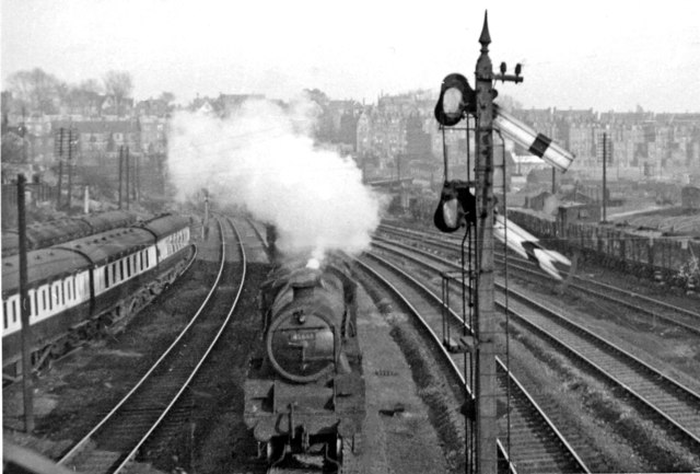 Finchley Road (Midland) with Down stopping train