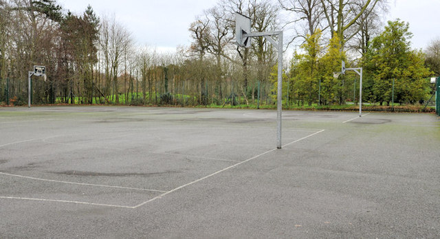 Basketball courts, Belfast (2) © Albert Bridge cc-by-sa/2.0 :: Geograph