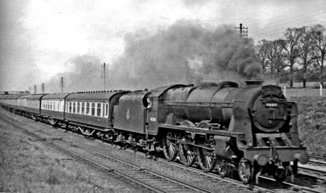 Up 'Merseyside Express' between Tring... © Ben Brooksbank cc-by-sa/2.0 ...