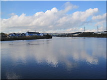 NZ1764 : River Tyne and New Housing Development at Ryton Haugh by Les Hull