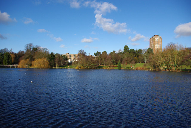Lake at the vale, University of... © Phil Champion ccbysa/2.0