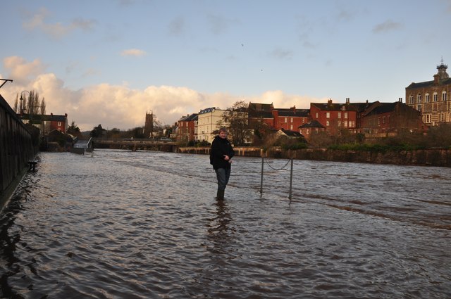 Tiverton : The River Exe © Lewis Clarke cc-by-sa/2.0 :: Geograph Britain and Ireland