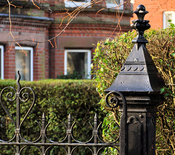 Ornamental gatepost, Belfast (1)