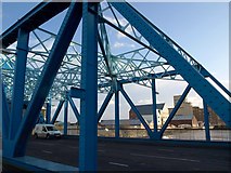 TA1029 : North Bridge, Hull by Derek Harper