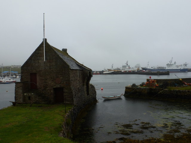Symbister: Pier House and the harbour