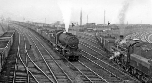 Eastward on Calder Valley main line at... © Ben Brooksbank :: Geograph ...