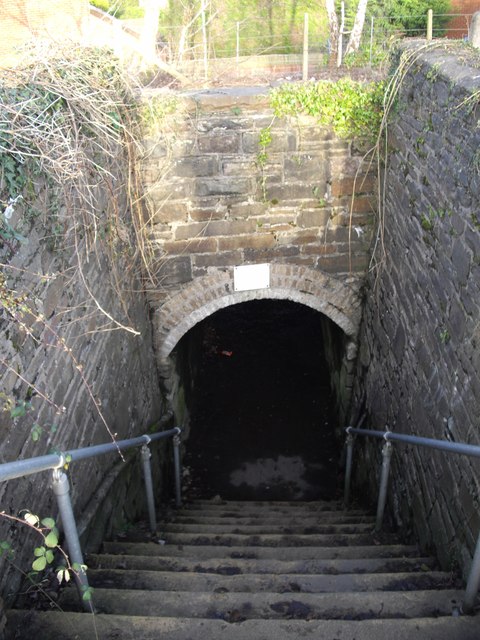 Steps to footway beneath railway, Rhiwderin