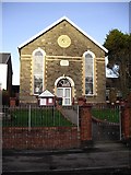 ST2687 : Tabernacle Congregational Chapel, Rhiwderin by John Lord