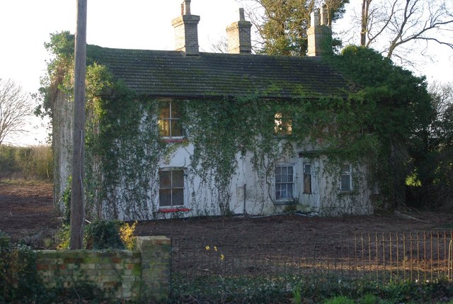 Derelict house on Station Road