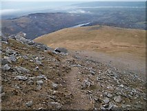 SH6061 : The descent from the summit ridge of Elidir Fawr to the summit plateau of Elidir Fach by Eric Jones