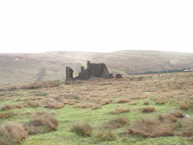 Ruined farmhouse at Coolam