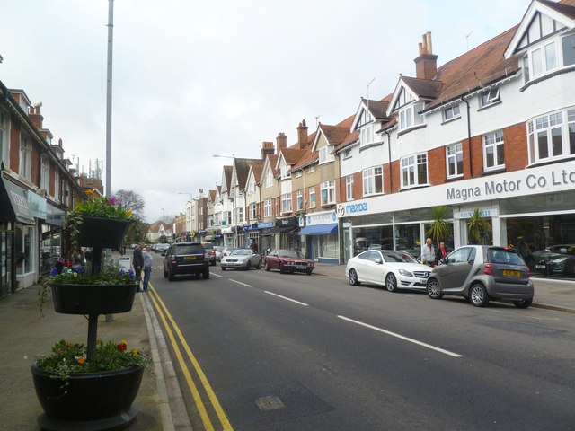 Canford Cliffs, shopping parade © Mike Faherty cc-by-sa/2.0 :: Geograph 