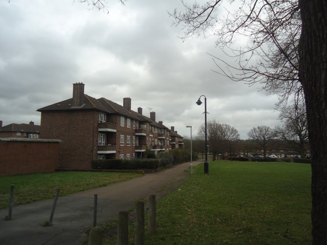 Flats, Portland Drive, Merstham © Stacey Harris :: Geograph Britain and ...