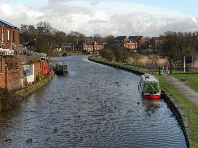 Leeds and Liverpool Canal from Appley Bridge
