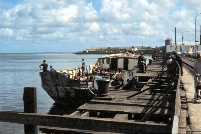 Wexford - 1982 © Helmut Zozmann cc-by-sa/2.0 :: Geograph Ireland