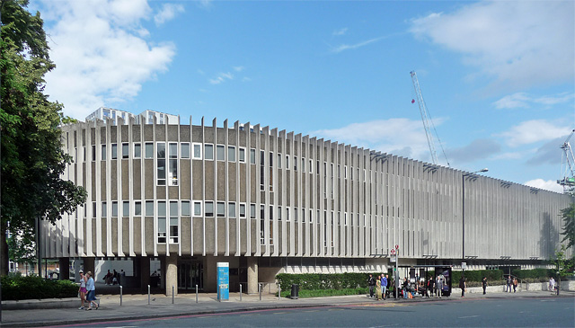 Swiss Cottage Library Avenue Road C Stephen Richards Cc By Sa 2 0