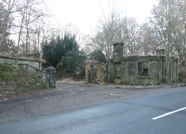 Derelict gatehouse 