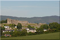SJ0465 : Denbigh Castle and Moel Famau by ErrolEdwards