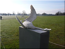 SJ5509 : Swan Sculpture by Marion Haworth