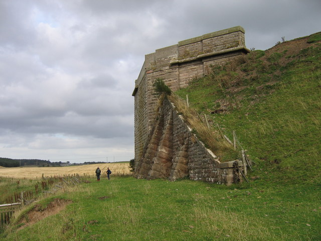 Big wall; little men © A-M-Jervis :: Geograph Britain and Ireland