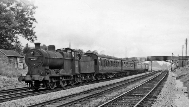 Down stopping train approaching... © Ben Brooksbank :: Geograph Britain ...