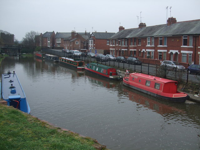 Narrowboats Chester Canal - lockpound