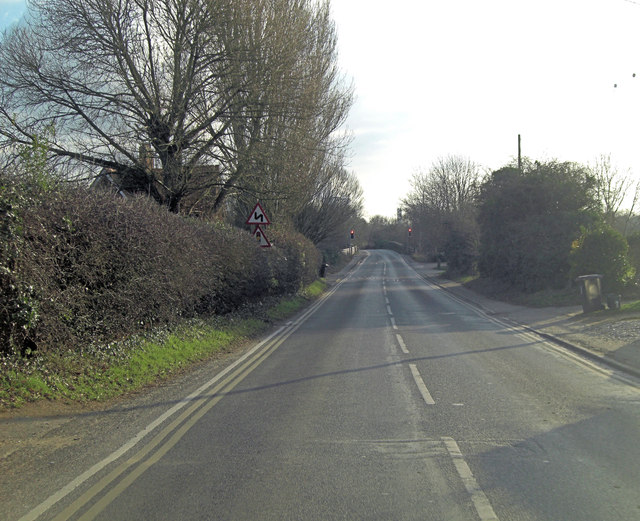 Tollgate Road approaches bridge over Culham Cut