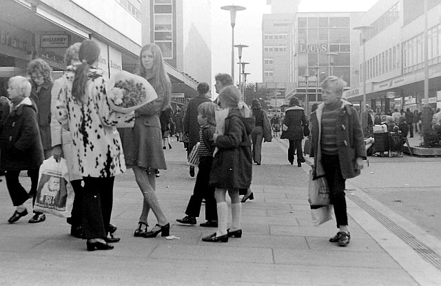 Shoppers in Broad Walk, The High, Harlow © Penny Mayes :: Geograph ...