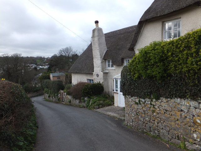 Thatched cottages on edge of Abbotskerswell