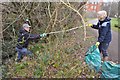 Tiverton : Cowleymoor Footpath - Litter Pickers