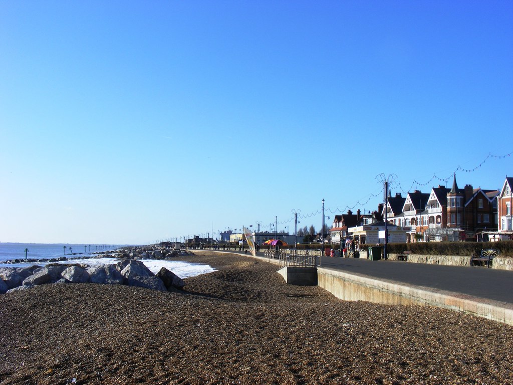 Sea Front, Sea Road, Felixstowe © Stuart Shepherd cc-by-sa/2.0 ...