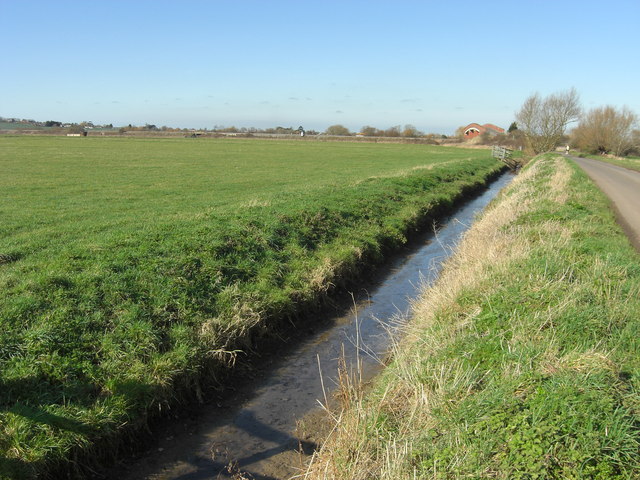 Drainage ditch and railway bridge © David Redwood cc-by-sa/2.0 ...